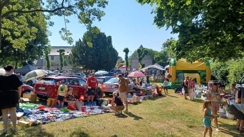 Emelkoen bruist  32 - Reuze Rommelmarkt met Boeken-, Vinyl- en CD‑Beurs in Humelgem 